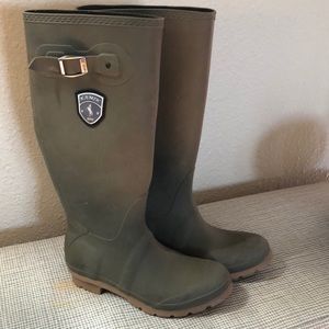 Women’s tall rain boots